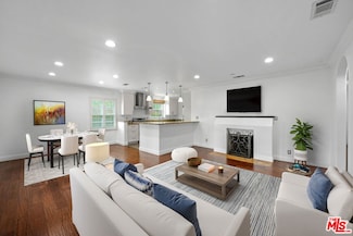1126 S Bundy Dr, Los Angeles, CA 90049