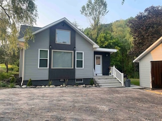 96 E Randolph Rd, Chelsea, VT 05038