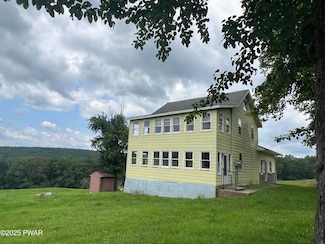 453 Ridge Ave Unit first floor, Hawley, PA 18428