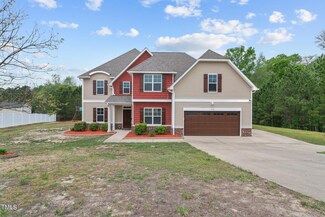 210 Salisbury Ln, Spring Lake, NC 28390