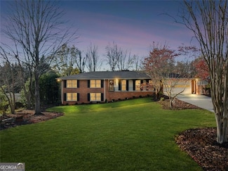 2667 Fontainebleau Dr, Dunwoody, GA 30360