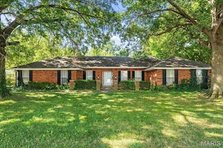 702 W Poplar St, Mascoutah, IL 62258