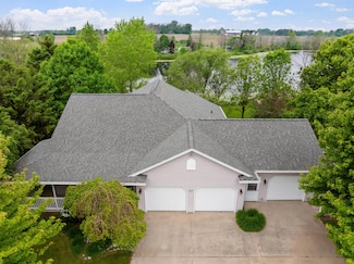 6134 Sonnenburg Ln, Manitowoc, WI 54220