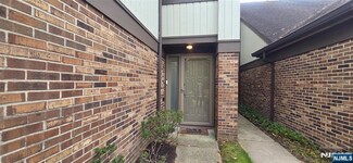 54 Meadowview Ct, Leonia, NJ 07605