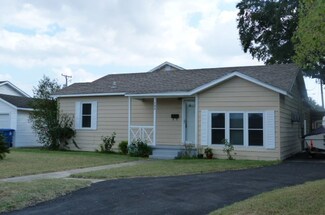700 E Lewis St, Sinton, TX 78387