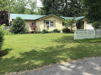 2314 E Tanner Ln, Winamac, IN 46996