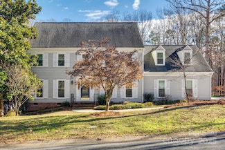 2702 Oxborough Dr, Matthews, NC 28105