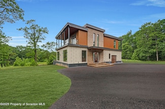 130 Laurelbrook Dr, Wilkes-Barre, PA 18702