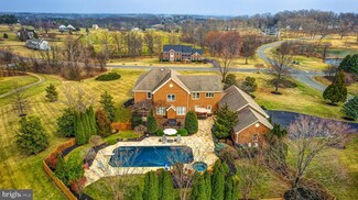 35190 Dornoch Ct, Round Hill, VA 20141