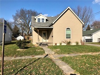 416 E 9th St, Rushville, IN 46173