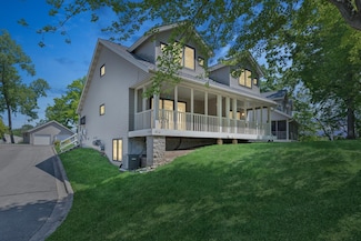 1876 Shady Beach Ave, Saint Paul, MN 55113