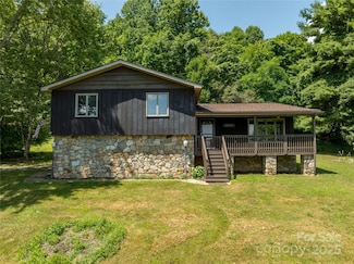 518 Acres View Dr, Waynesville, NC 28786