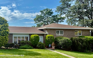 203 Mary Ln, Scranton, PA 18505