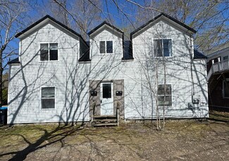 16 Penobscot St, Orono, ME 04473