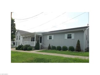 150 S 8th St, McConnelsville, OH 43756
