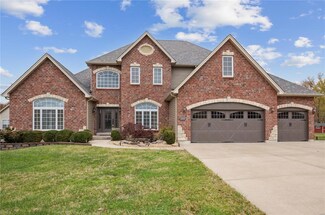 300 Ries Bend Rd, Ballwin, MO 63021