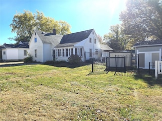 1206 School St, Hillsboro, IL 62049