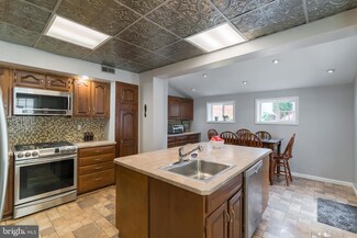 89 Walnut St, Conshohocken, PA 19428