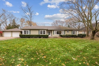 223 S Glendale Ave, Barrington, IL 60010