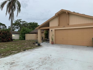 362 SE Crosspoint Dr, Port Saint Lucie, FL 34983