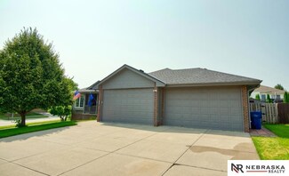 19501 Wirt St, Elkhorn, NE 68022