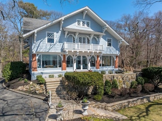 10 Pine Path, Port Jefferson, NY 11777