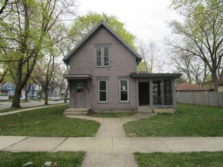 171 N Porter St, Elgin, IL 60120