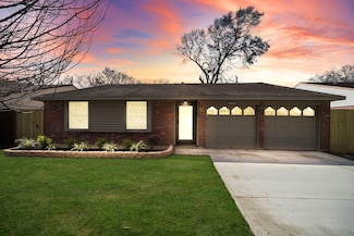 2222 Blueberry Ln, Pasadena, TX 77502