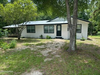 668 Wrights Creek Rd, Caryville, FL 32427