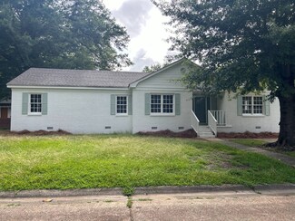 1033 S Mound St, Grenada, MS 38901