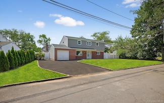 14 Elwin Place, East Northport, NY 11731