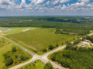 697 Benjamin H Hill Dr, Fitzgerald, GA 31750