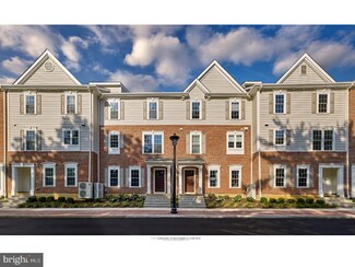 35 Village Square, Paoli, PA 19301