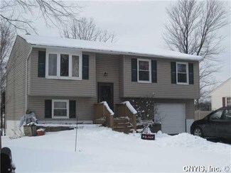 96 Windebank Ln, Minoa, NY 13116