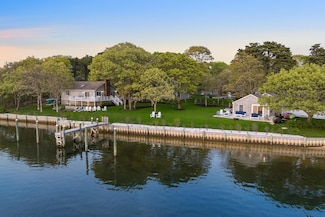 30 Overland Rd, Mashpee, MA 02649