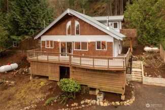 2933 Cedar Ave, Lummi Island, WA 98262