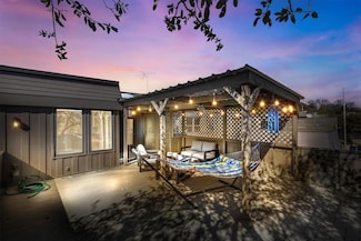 8350 Southmeadow Cir, Dallas, TX 75231