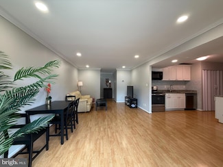 9711 Kings Crown Ct Unit 101, Fairfax, VA 22031