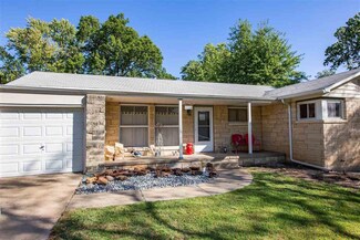2020 College View Rd, Manhattan, KS 66502