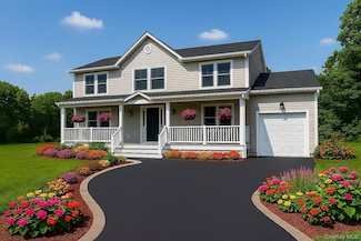 91 Market St, Mastic Beach, NY 11951