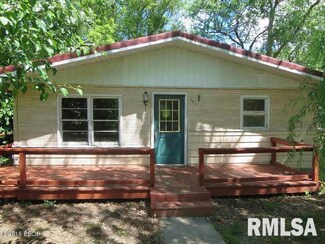 307 Sycamore St, Anna, IL 62906