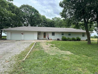 302 N 4th St, Mayetta, KS 66509