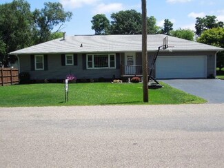 505 N 7th St, Wyoming, IL 61491
