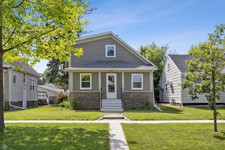 726 Oak St N, Fargo, ND 58102