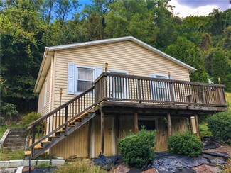 859 Wood St, Follansbee, WV 26037