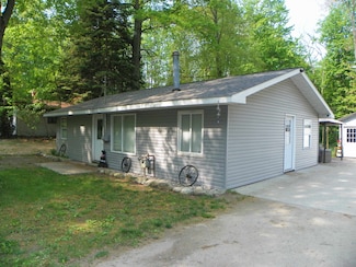 1265 Russell St, Harrison, MI 48625