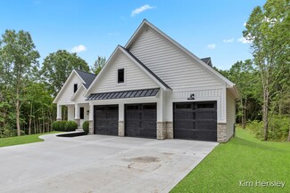 8571 Young Ave NE, Rockford, MI 49341