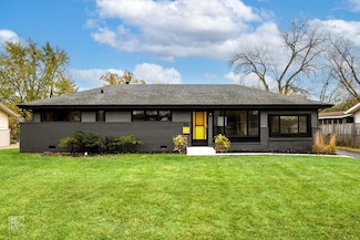 95 Des Plaines Ln, Hoffman Estates, IL 60169