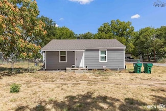 715 E College St, Burkburnett, TX 76354