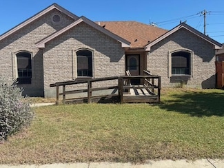 2129 Point Loma Dr, Eagle Pass, TX 78852